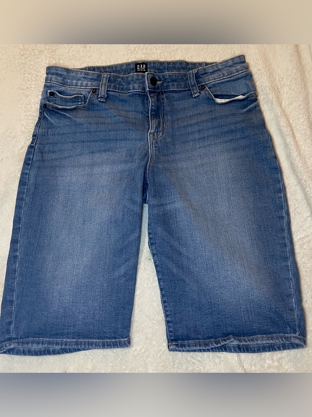 GAP Women's Classic Denim Bermuda Shorts - Medium Blue size 29
